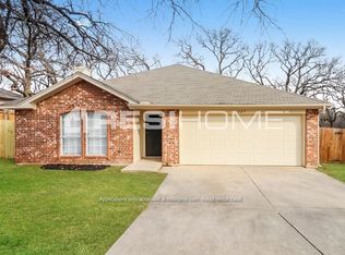 629 Oak View Ct, Azle, TX 76020