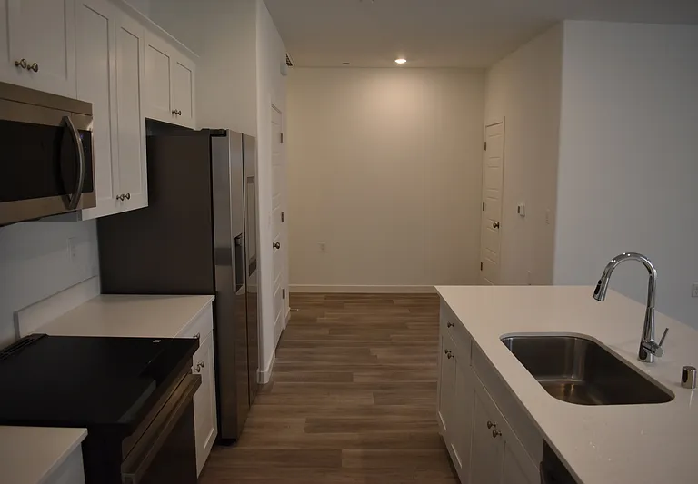 4470 N San Clemente Ave — Photo 12