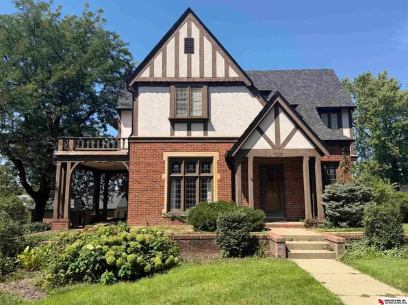 1021 E St, Fairbury, NE 68352