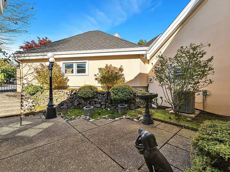 1620 NW Barnsley Ct — Photo 31