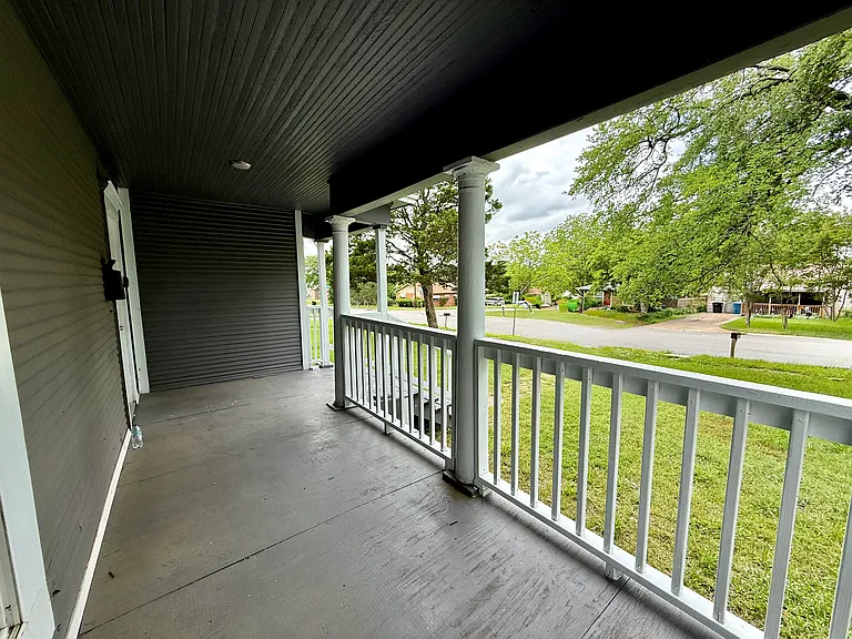 1326 W Sears St — Photo 3
