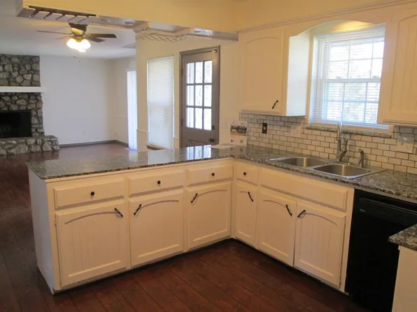 2709 Trail Creek Rd, Edmond, OK 73012