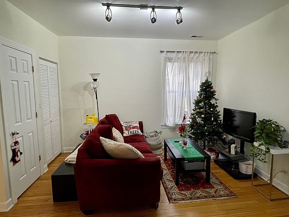 2nd image of 4640 N Albany Ave APT 2N