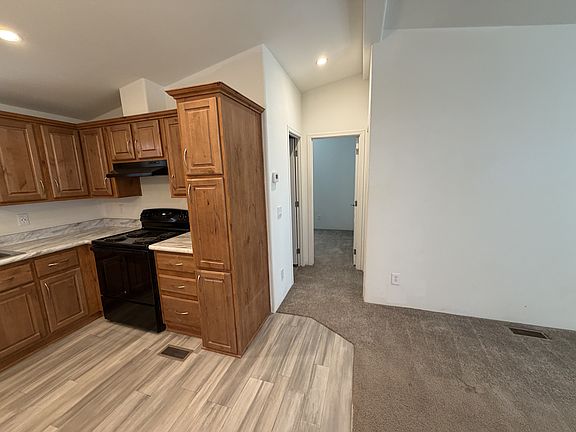 4th image of 5657 S Pearl St