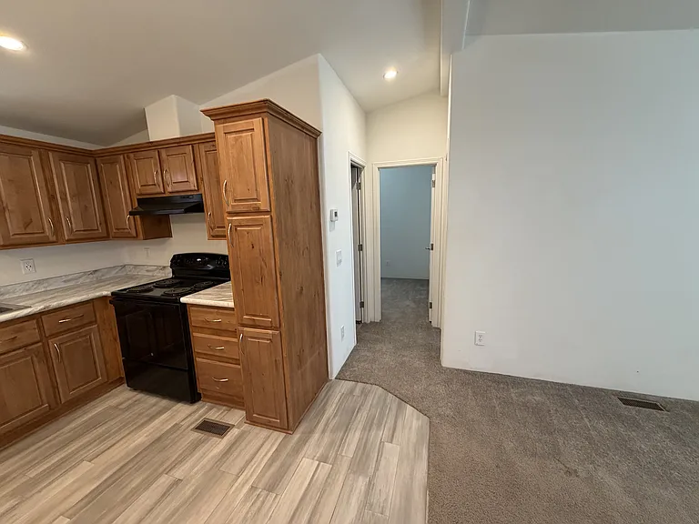 5657 S Pearl St — Photo 4