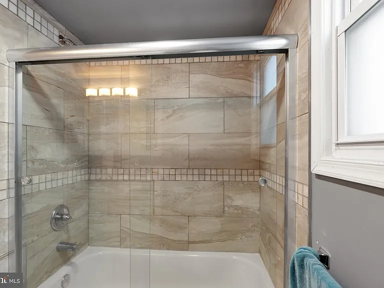 1719 Ridge Ave — Photo 20