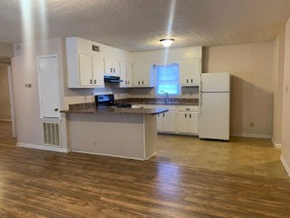 3rd image of 6326 Hackberry Dr