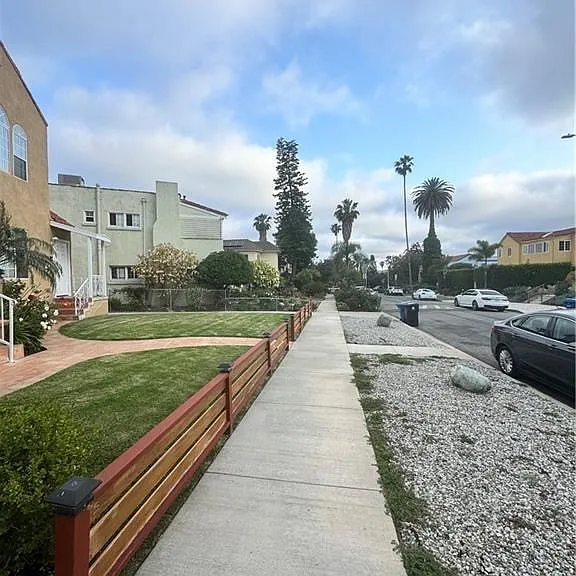 1046 S Citrus Ave — Photo 13