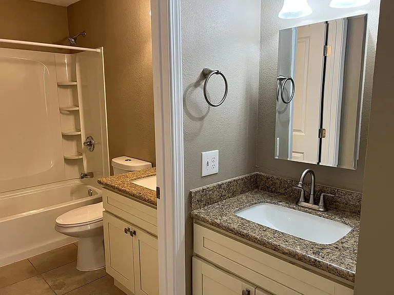 328 Northbank Ct #13 — Photo 13