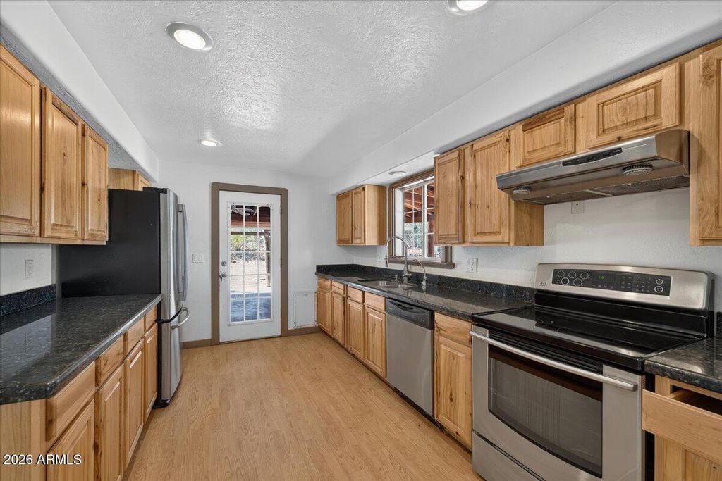 602 W CIRCLE MOUNTAIN Road, Phoenix, AZ - View 6