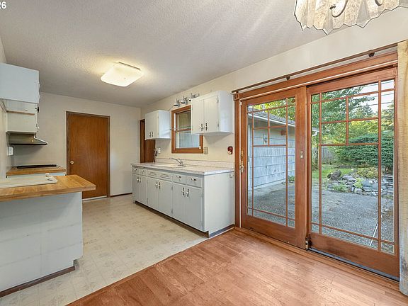 5th image of 15727 SE Hawthorne Ct