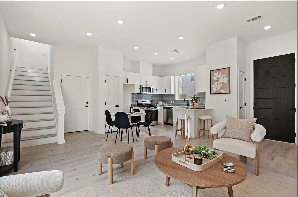 2 bed, 1343 sqft, $2,099 — Photo 3