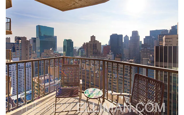 Rented by Douglas Elliman | media 22