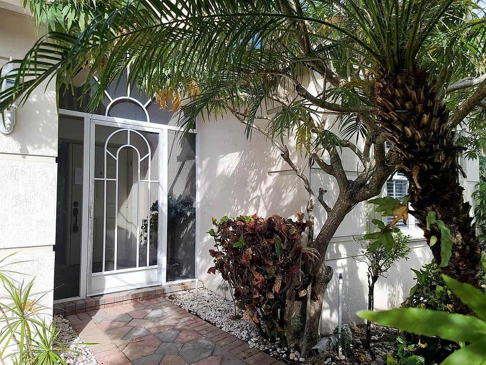 2nd image of 5855 Royal Isles Blvd