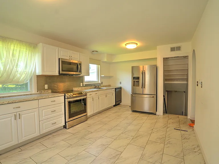 954 State Route 173 — Photo 11