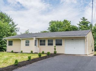 44 Sand Hills Rd, Kendall Park, NJ 08824