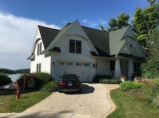 283 Poets Cv, Elkhart Lake, WI 53020
