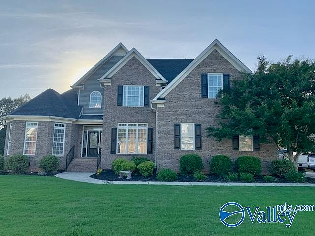 1st image of 229 Twin Lakes Dr
