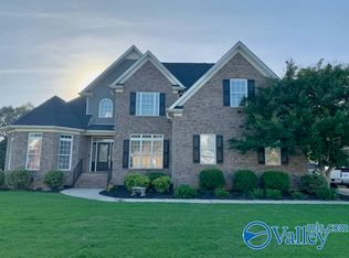 229 Twin Lakes Dr, New Market, AL 35761