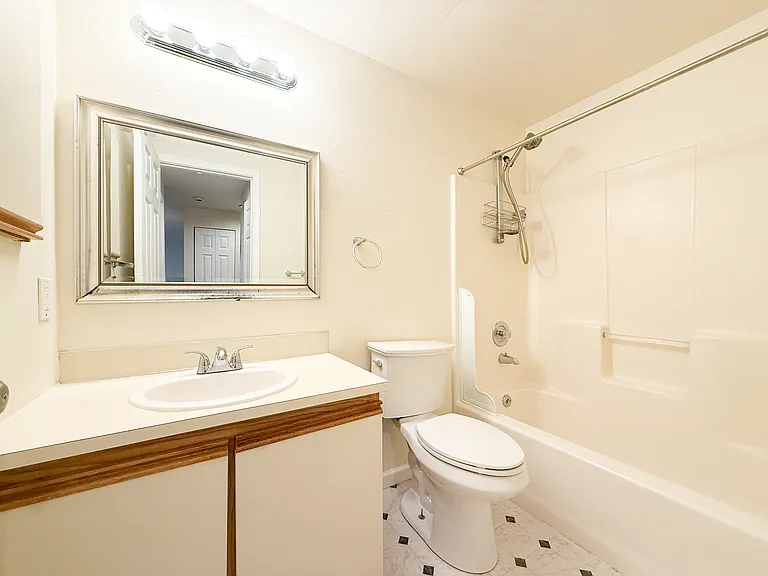 Stone Court Apartments — Photo 12