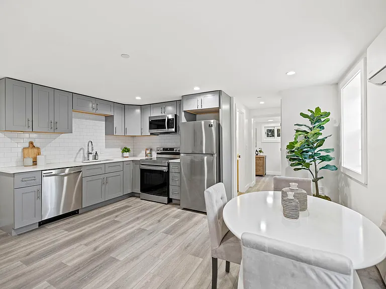 2304 N Capitol St NW #B — Photo 6