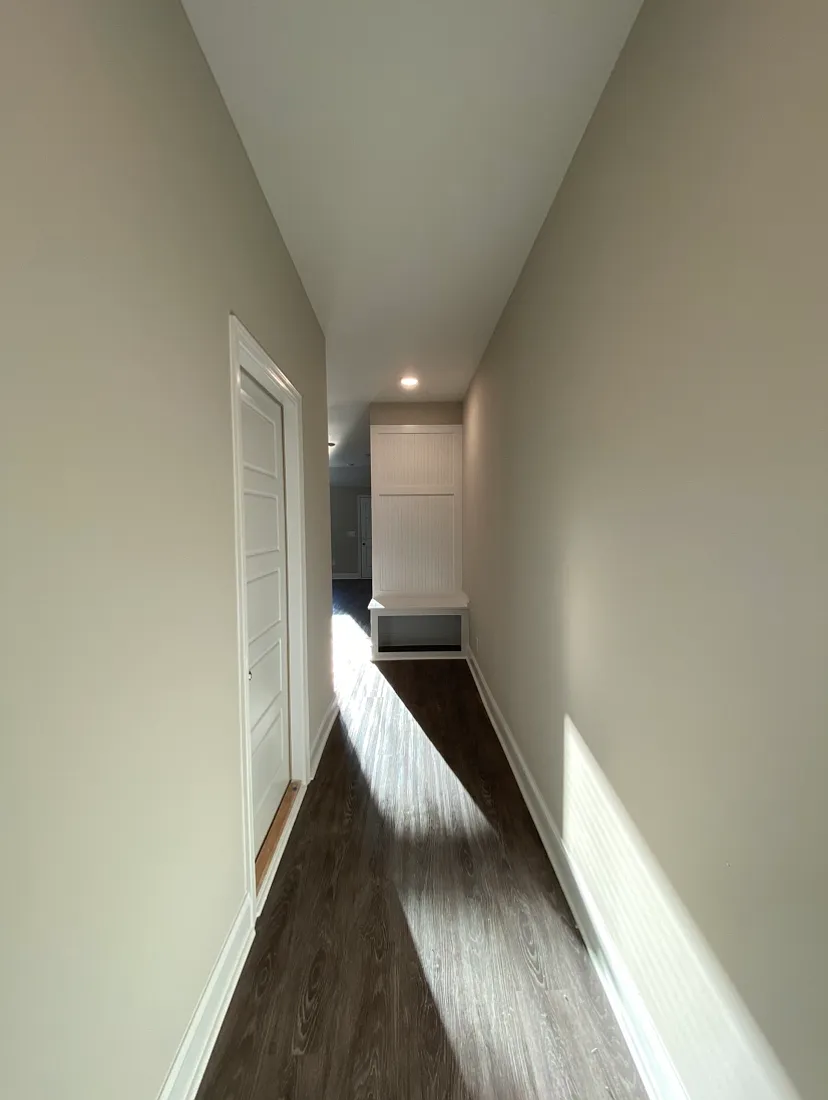 1040 Glenkirk Drive - D — Photo 2
