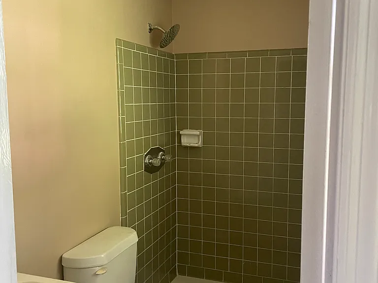 105 Valencia Cir — Photo 7