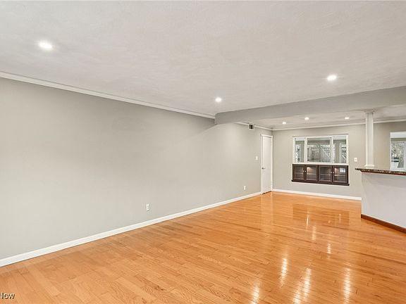 4th image of 550 Sycamore Dr