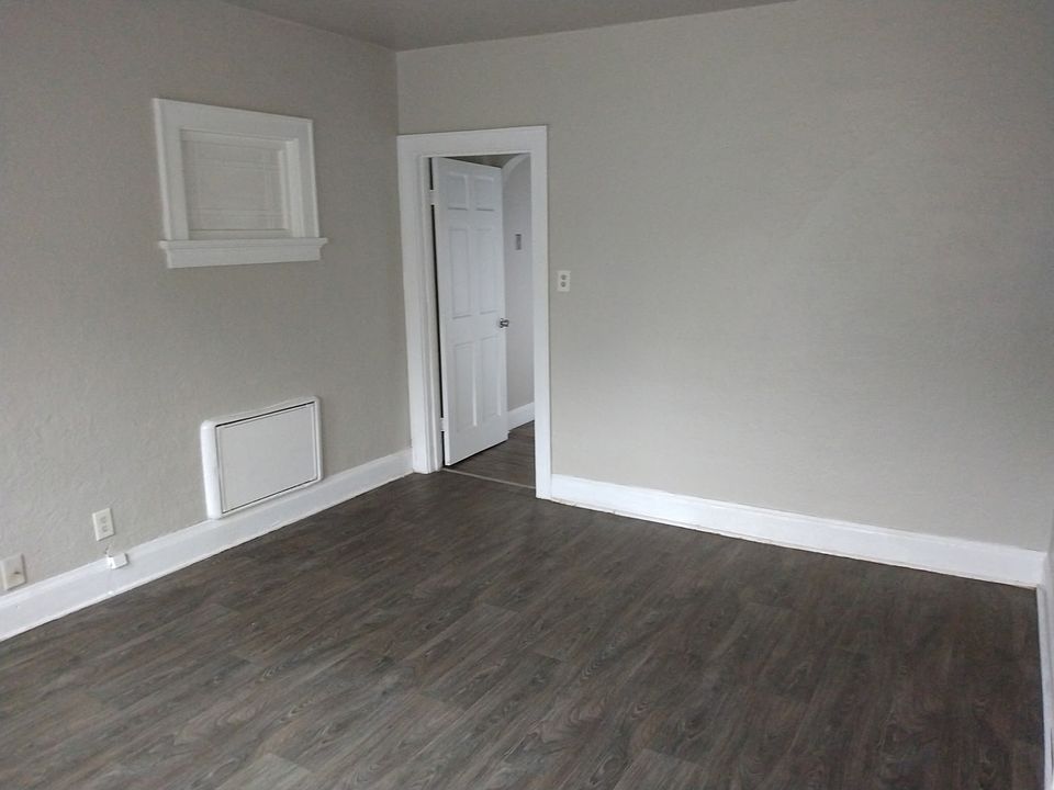 1st image of 2491 S 7th St
