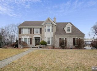 4 Thorne Hl, Wayne, NJ 07470