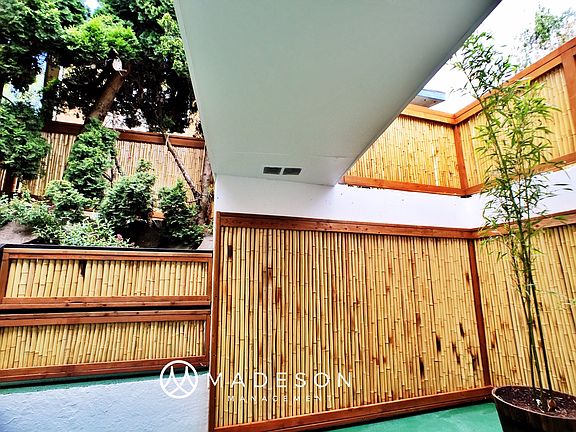 3rd image of 2460 NE Northgate Way APT 6