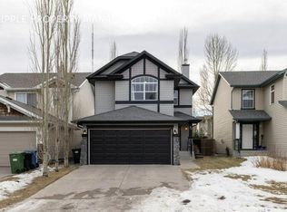 85 Cougarstone Cir SW, Calgary, AB T3H 4W7