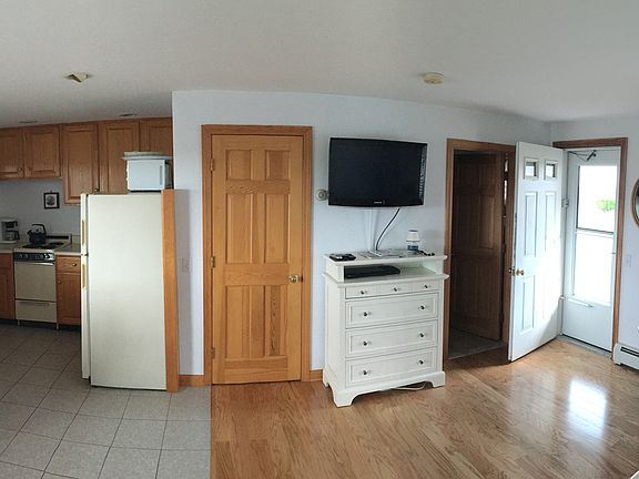 Kitchen and TV 