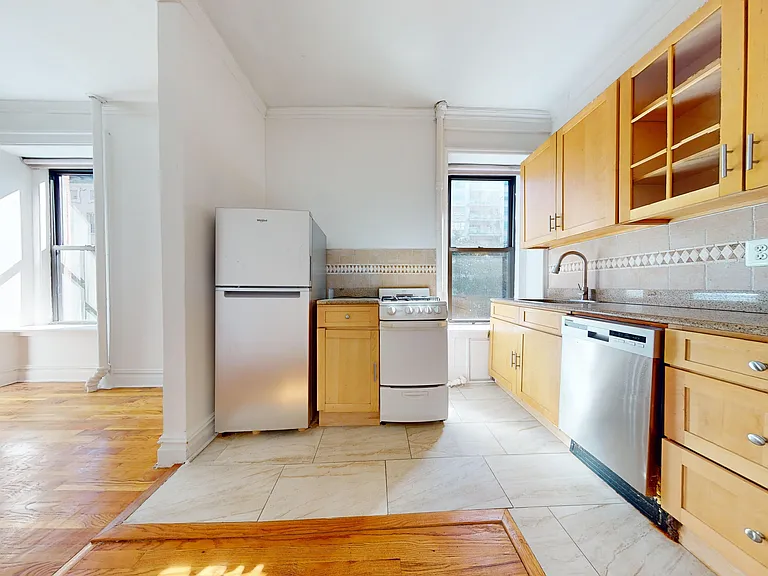 1443 York Ave #3B — Photo 5