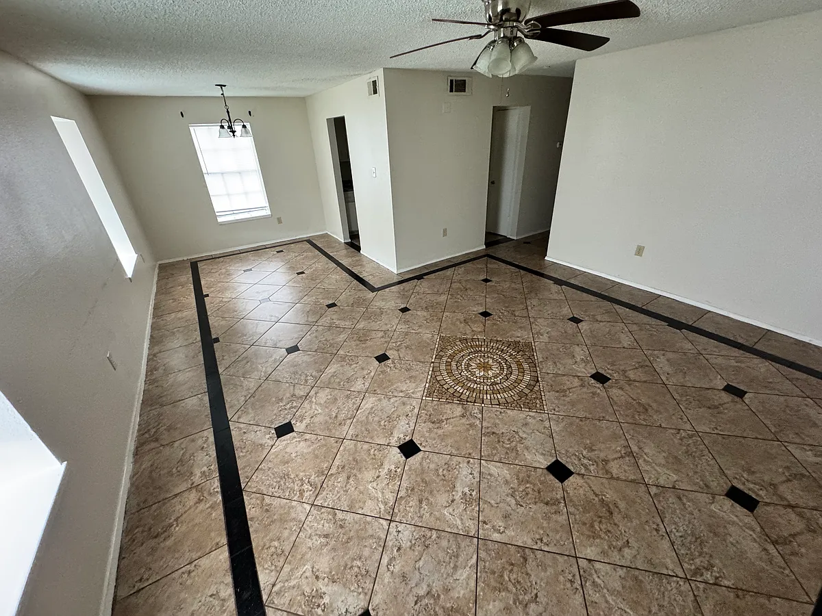 Building Photo - 680 Sharp Ln #311