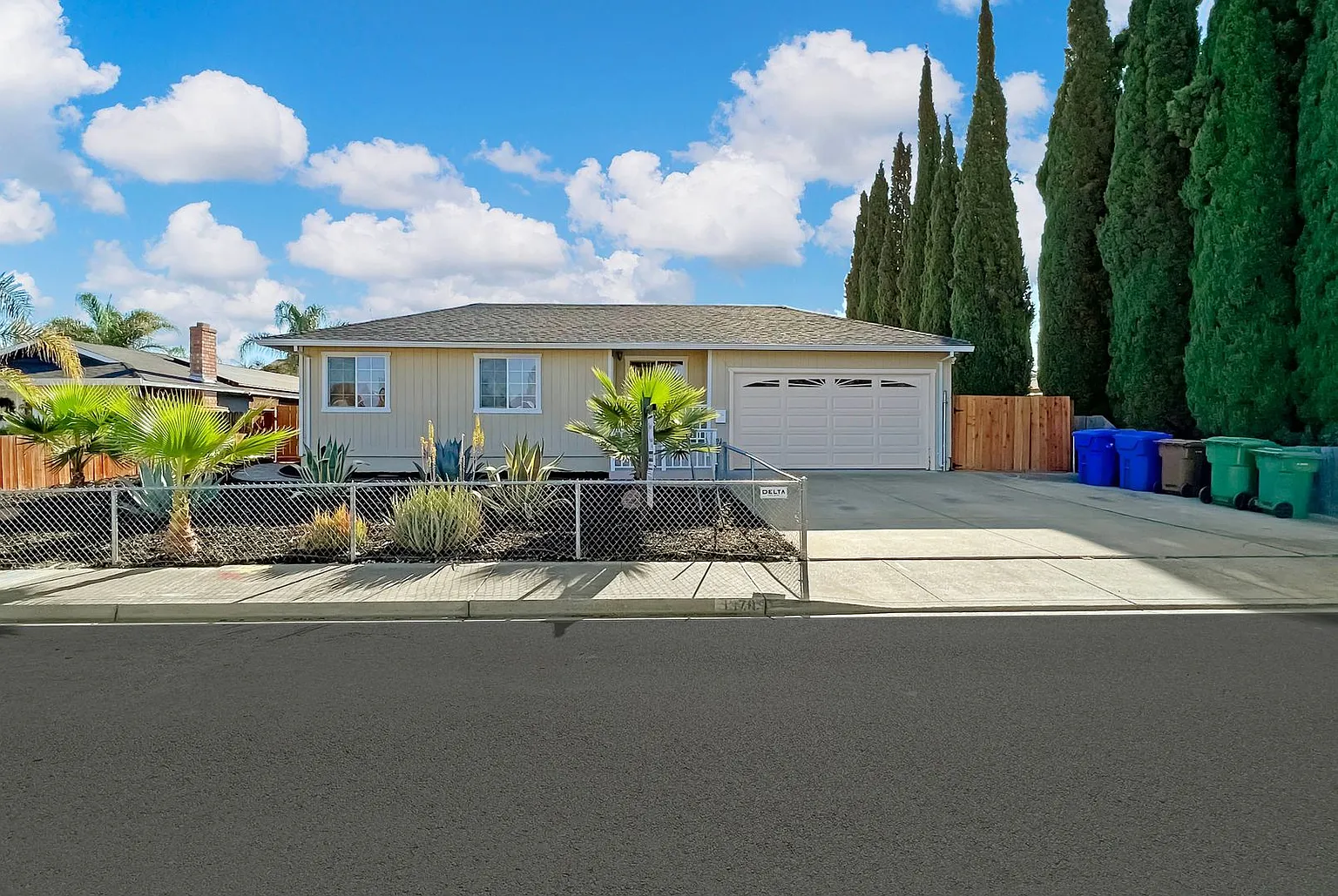 1378 Windsor Way photo 1
