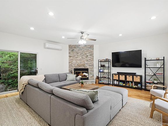 3rd image of 147 Waterside Avenue