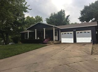 916 SE 35th Ter, Topeka, KS 66605