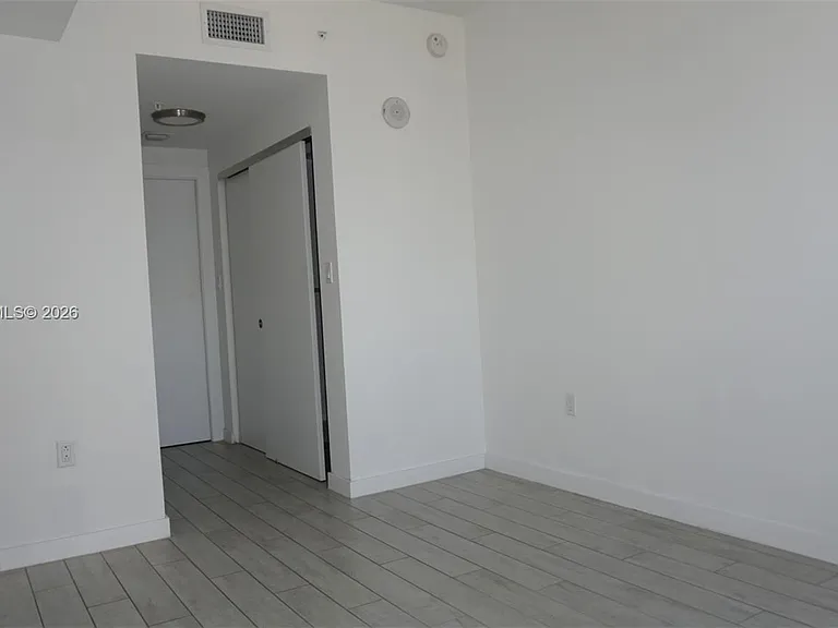 321 NE 26th St #705 — Photo 6
