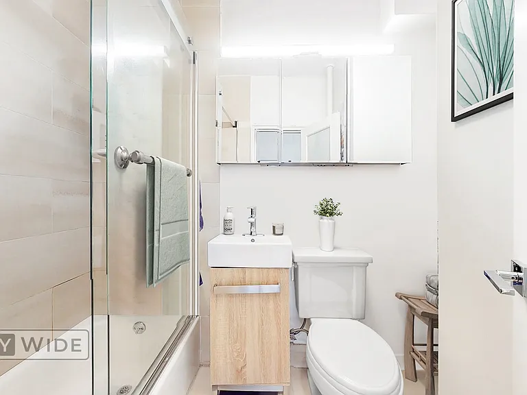 418 E 74th St #1B — Photo 4