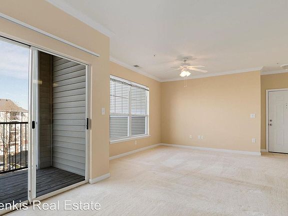 3rd image of 19607 Galway Bay Cir APT 304