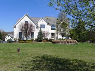 2 Ups And Downs Ct, Flemington, NJ 08822