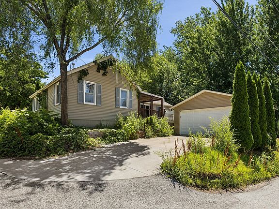 3rd image of 2532 Roberts St