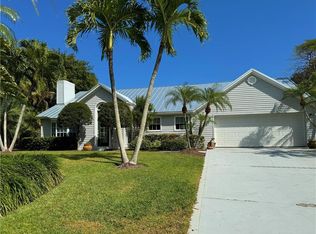 22 W High Point Rd, Sewalls Pt, FL 34996