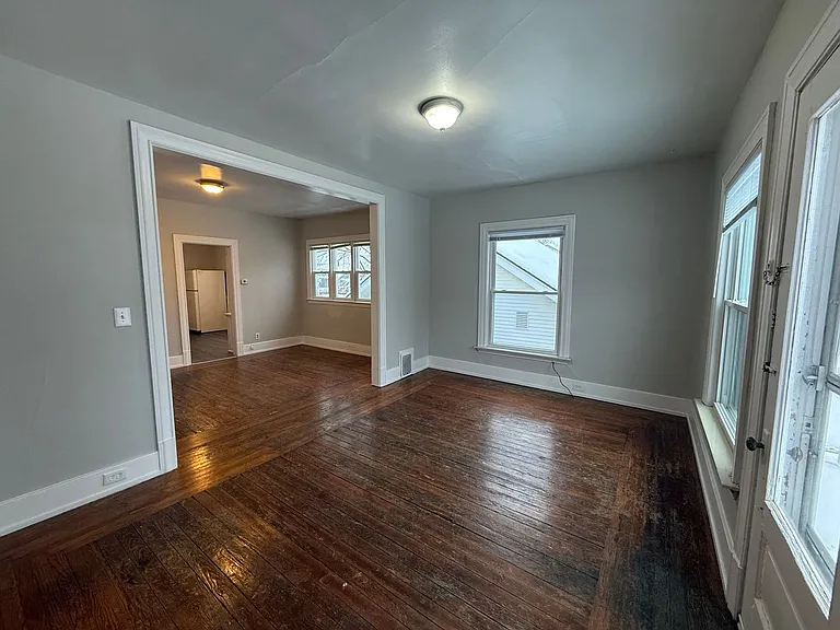 1013 Fremont Ave NW — Photo 5