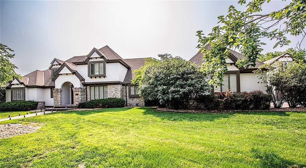 219 Brookside Dr, Paola, KS 66071 MLS 2440687 Zillow