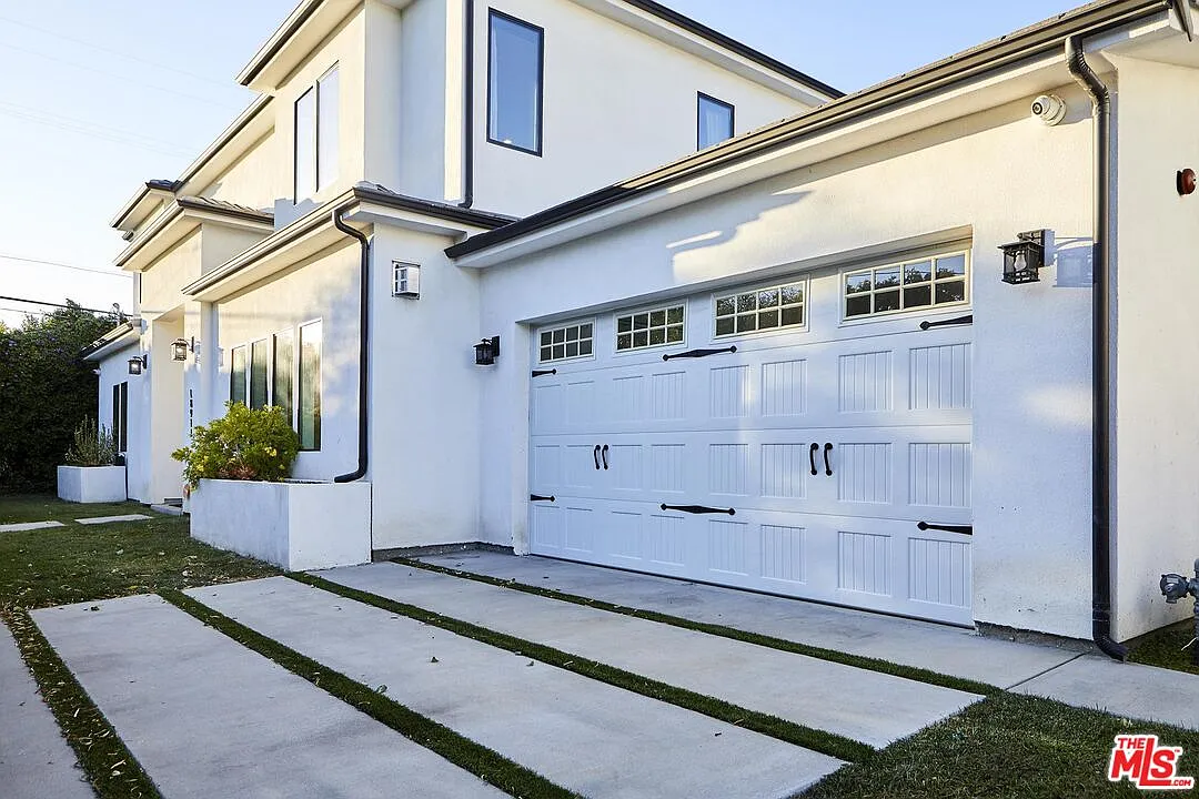 4 bed, 4.5 bath, 3000 sqft, $11,500 — Photo 2