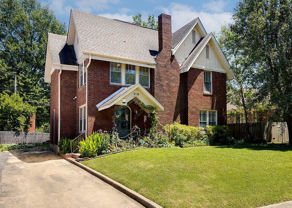 1st image of 218 Crestmere Pl
