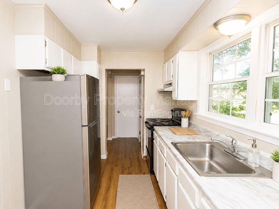 1st image of 207 Memorial Dr Unit 3