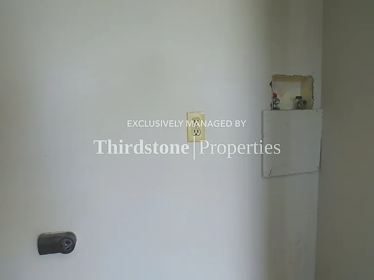 481 E 44th St #B — Photo 11